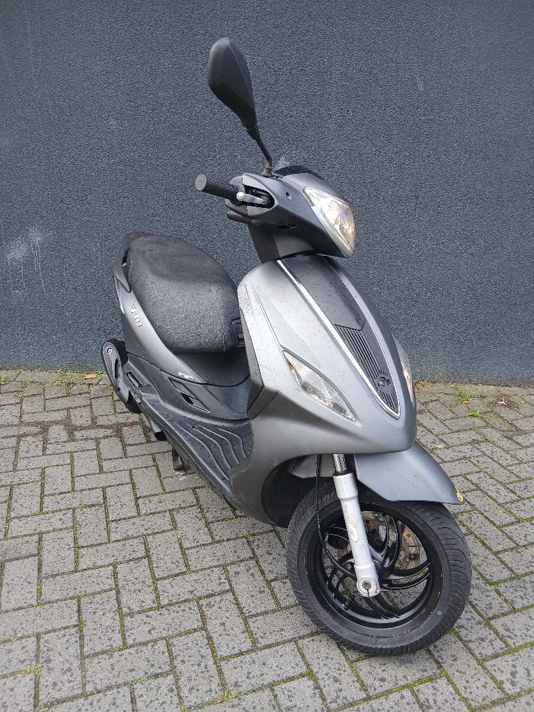 Piaggio fly 2v 4T piaggio zip vespa snor scooter agm kymco, Gebruikt, Ophalen of Verzenden, Fly, Benzine