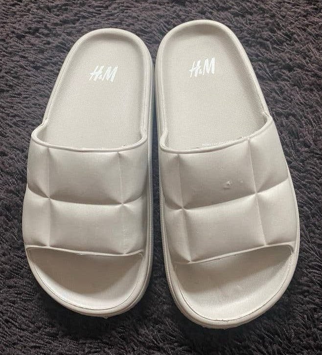 H&M slippers grijs maat 39-40, nieuw, Slippers, Nieuw, Ophalen of Verzenden, Grijs