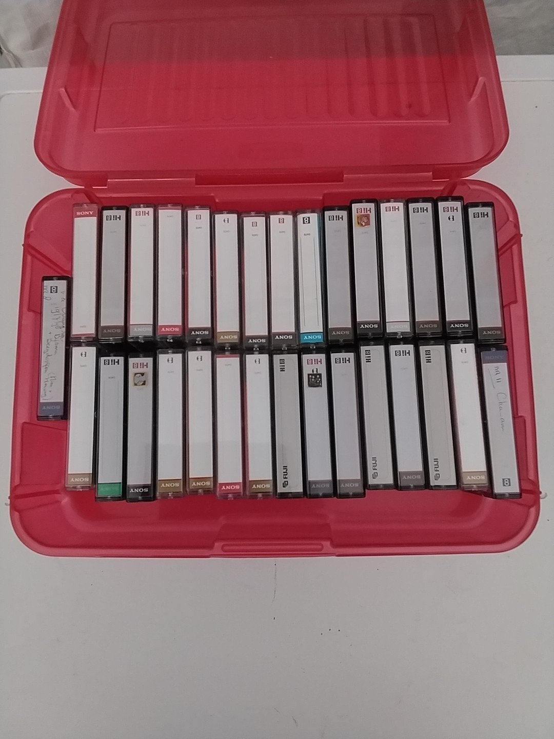 31 stuks Sony Hi8 en Digital8 videobanden, Mini dv, Gebruikt, Ophalen of Verzenden, Band, Disc of Geheugen