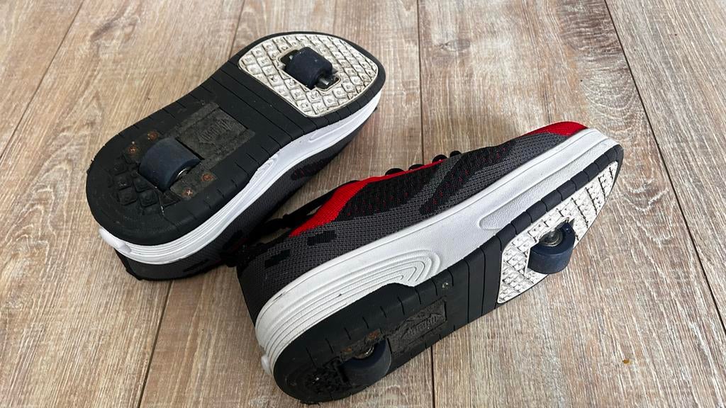 Rolschoenen schoenen rood/zwart - Maat 39 / 24,5 cm, Sport en Fitness, Skeelers, Gebruikt, Overige typen, Overige merken, Kinderen
