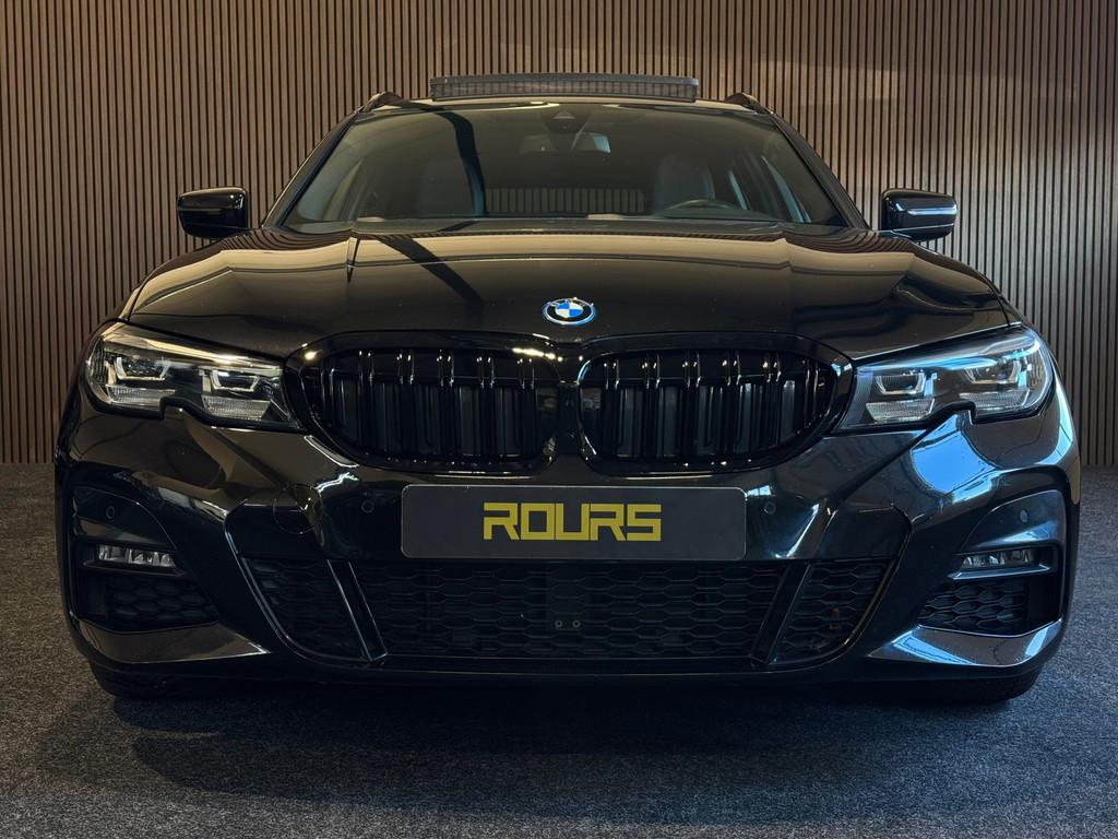 BMW 3-serie Touring BMW 330E Touring M Sport|Pano|Camera|Key, Auto's, Automaat, Gebruikt, Zwart, Leder en Stof