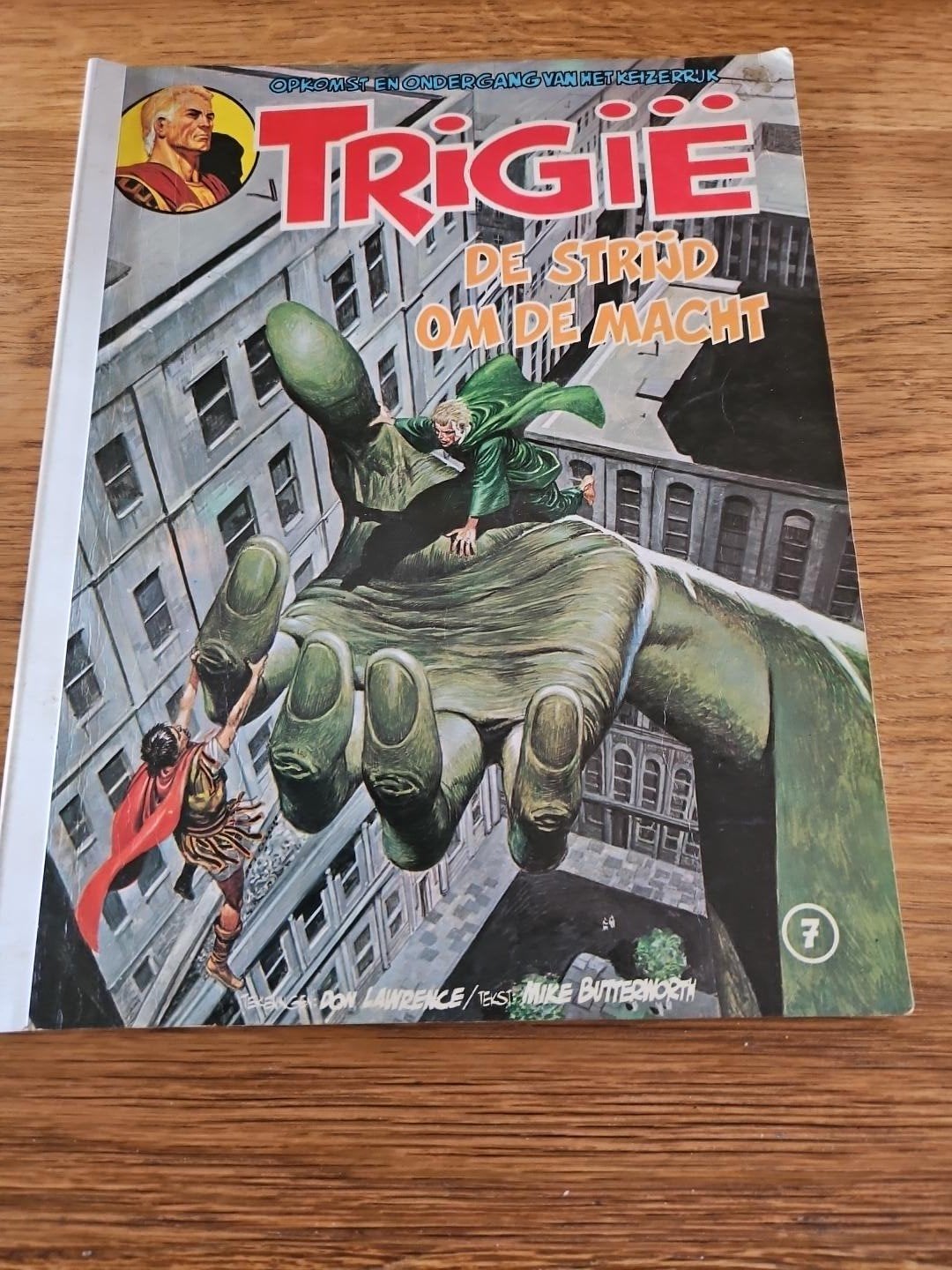 Trigië 7 – De strijd om de macht – Don Lawrence – 1982, Boeken, Eén stripboek, Ophalen of Verzenden, Gelezen