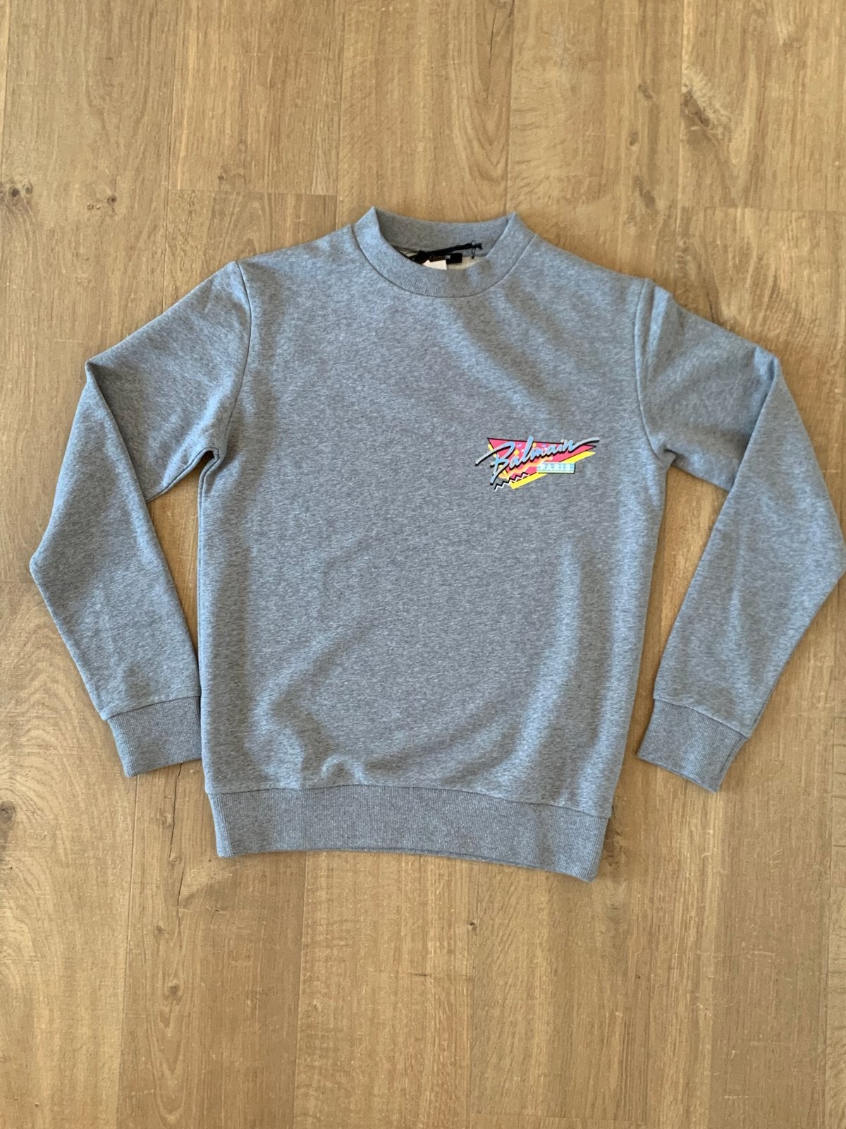 Balmain Paris Sweater Maat S  - Grijs met Kleurrijk Logo, Ophalen of Verzenden, Nieuw, Maat 46 (S) of kleiner, Grijs