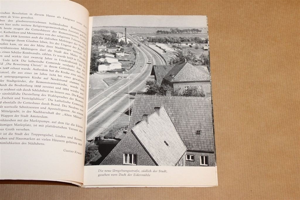 Friedrichstadt — Vintage Fotoboek Duitsland 1969, Ophalen of Verzenden, Gelezen