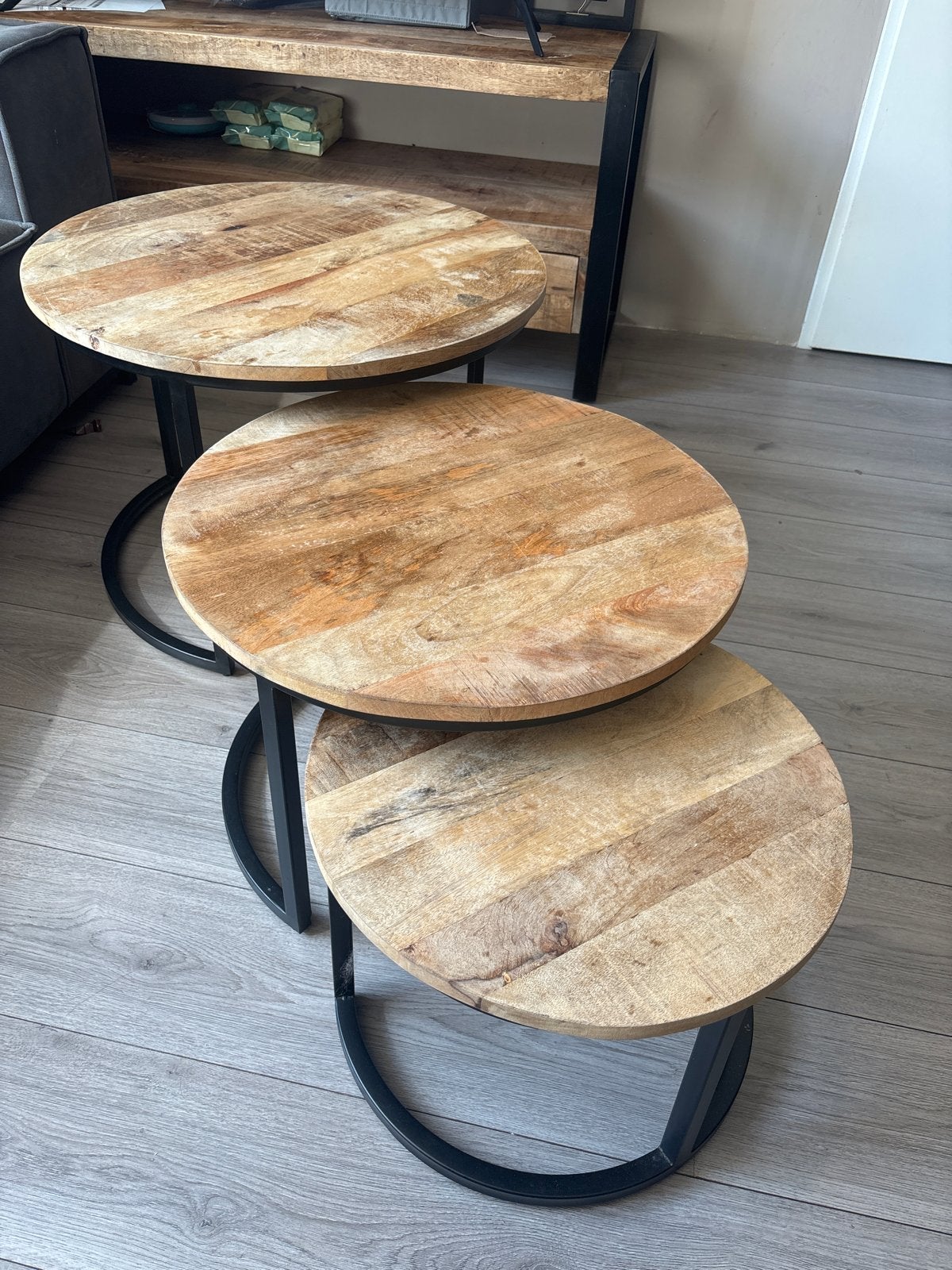 Set van 3 Industriële Salontafels van Mangohout, Ophalen of Verzenden, Zo goed als nieuw, Rond, Overige houtsoorten