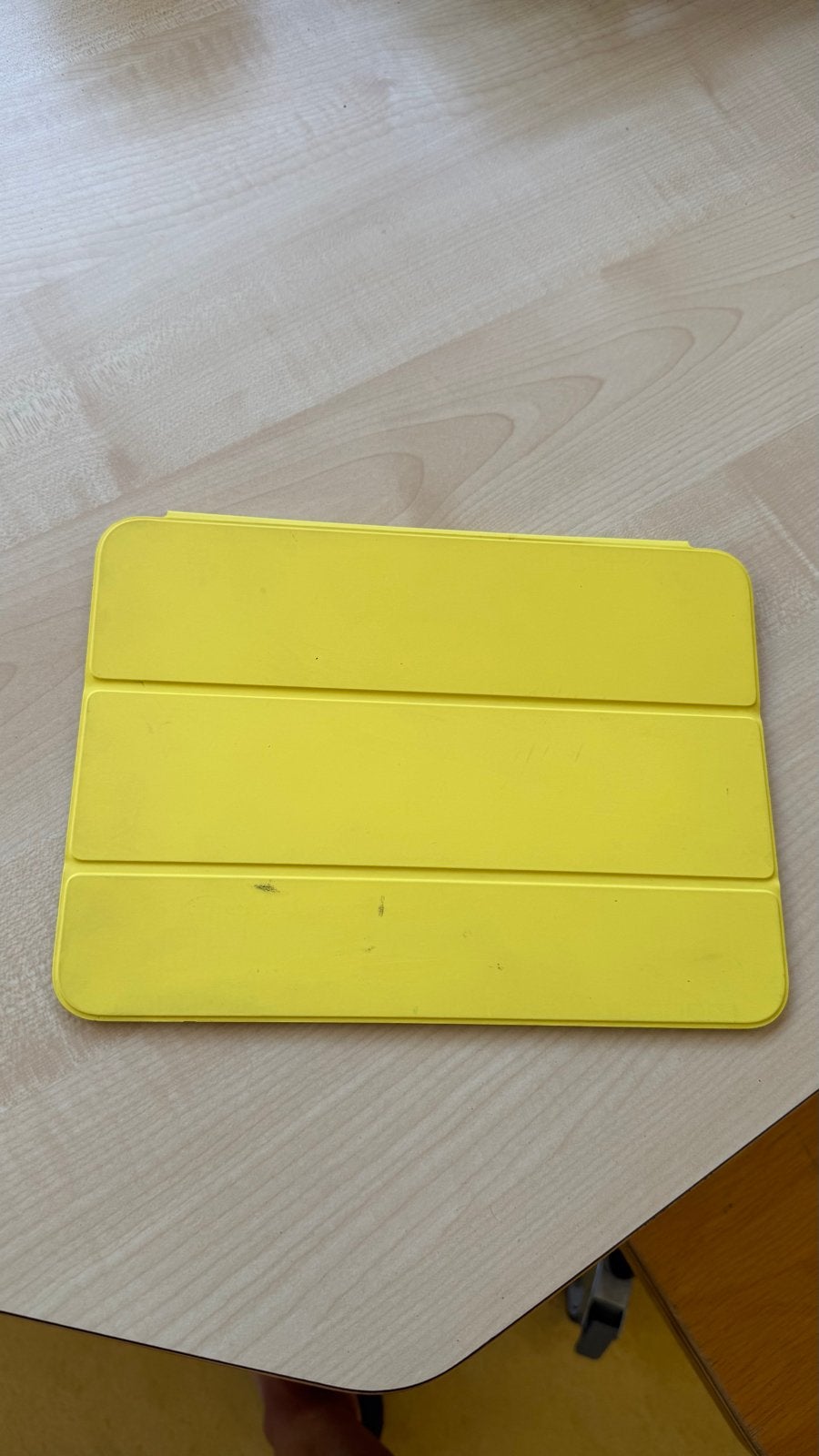 Gele originele Apple iPad Hoes voor iPad 10e generatie, Computers en Software, Ophalen of Verzenden, Gebruikt, 10 inch, Bescherming voor- en achterkant