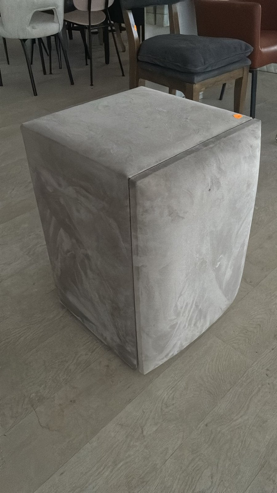 Luxe Gestoffeerd Nachtkastje / Bijzetkastje (Greige), Ophalen, Overige materialen, Minder dan 45 cm, Zo goed als nieuw