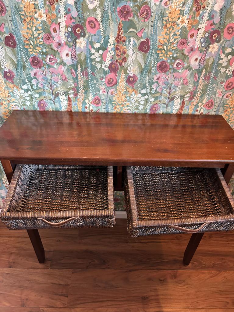 Houten sidetable met rieten manden, Huis en Inrichting, Ophalen, Zo goed als nieuw