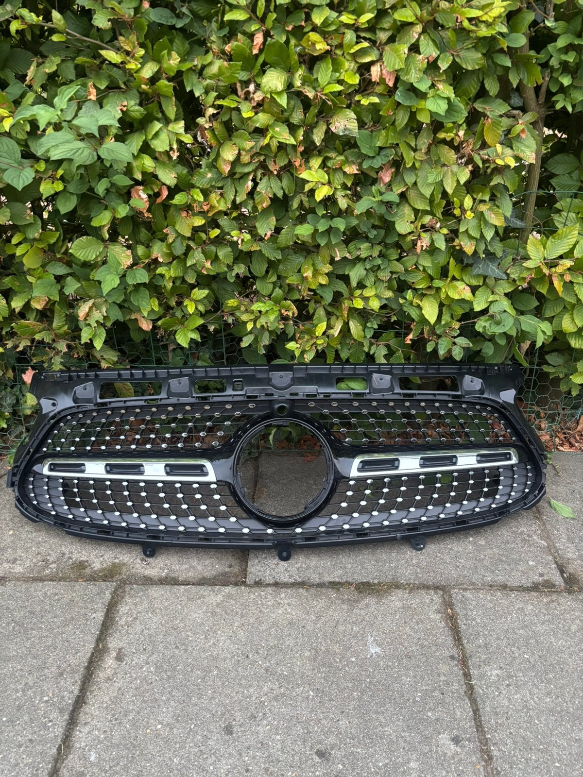 Gloednieuwe Mercedes-Benz GLA grill (orgineel), Auto-onderdelen, Carrosserie en Plaatwerk, Ophalen, Nieuw, Mercedes-Benz, Bumper
