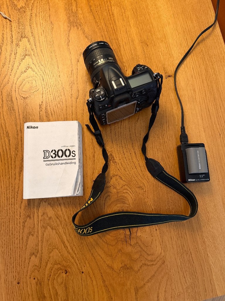 Nikon camera D300s + extra NIKKOR lens, Spiegelreflex, 12 megapixels, Ingebouwde flitser, Zo goed als nieuw