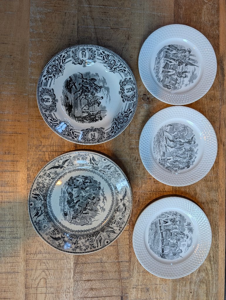 Te koop: Set van 10 porseleinen Napoleon borden, Antiek en Kunst, Ophalen of Verzenden