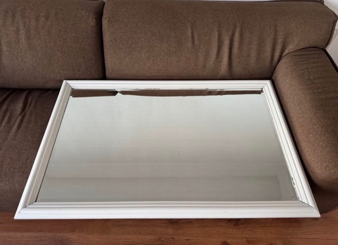 Grote wandspiegel met witte lijst, Antiek en Kunst, Ophalen, Rechthoekig, 50 tot 100 cm, Minder dan 100 cm