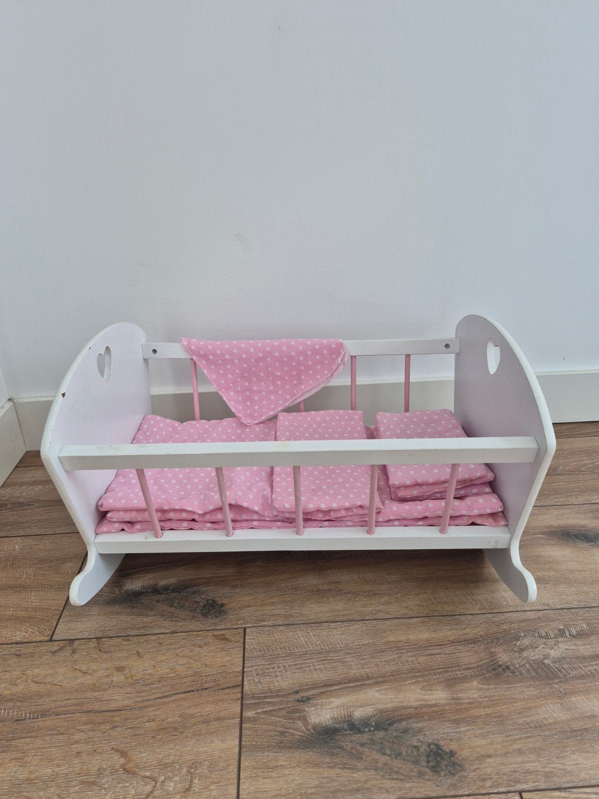 Baby Born Poppenbedje van hout met Beddengoed., Kinderen en Baby's, Speelgoed | Poppen, Ophalen, Zo goed als nieuw, Babypop