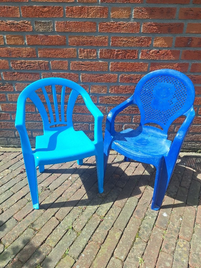 2 Kinderstoeltjes voor buiten, Ophalen, Gebruikt, Kunststof