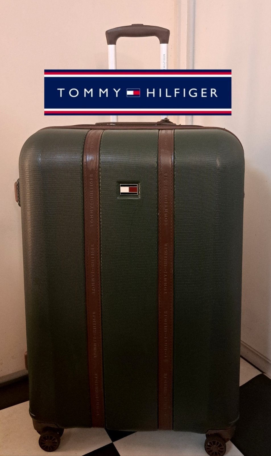 Tommy Hilfiger Grote koffer 4 wielen
76.5 cm TSA-cijferslot,, Sieraden, Tassen en Uiterlijk, Koffers, Hard kunststof, 45 tot 55 cm