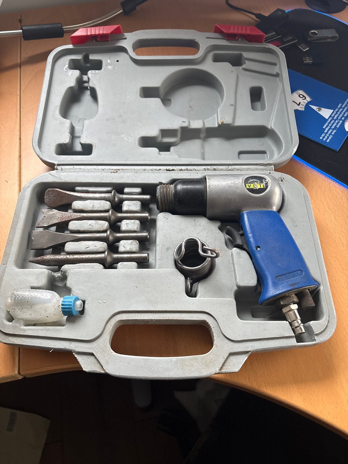VDT Pneumatische Beitelset in Koffer - Gebruikt, Doe-het-zelf en Verbouw, Gereedschap | Handgereedschap, Ophalen, Gebruikt, Beitel