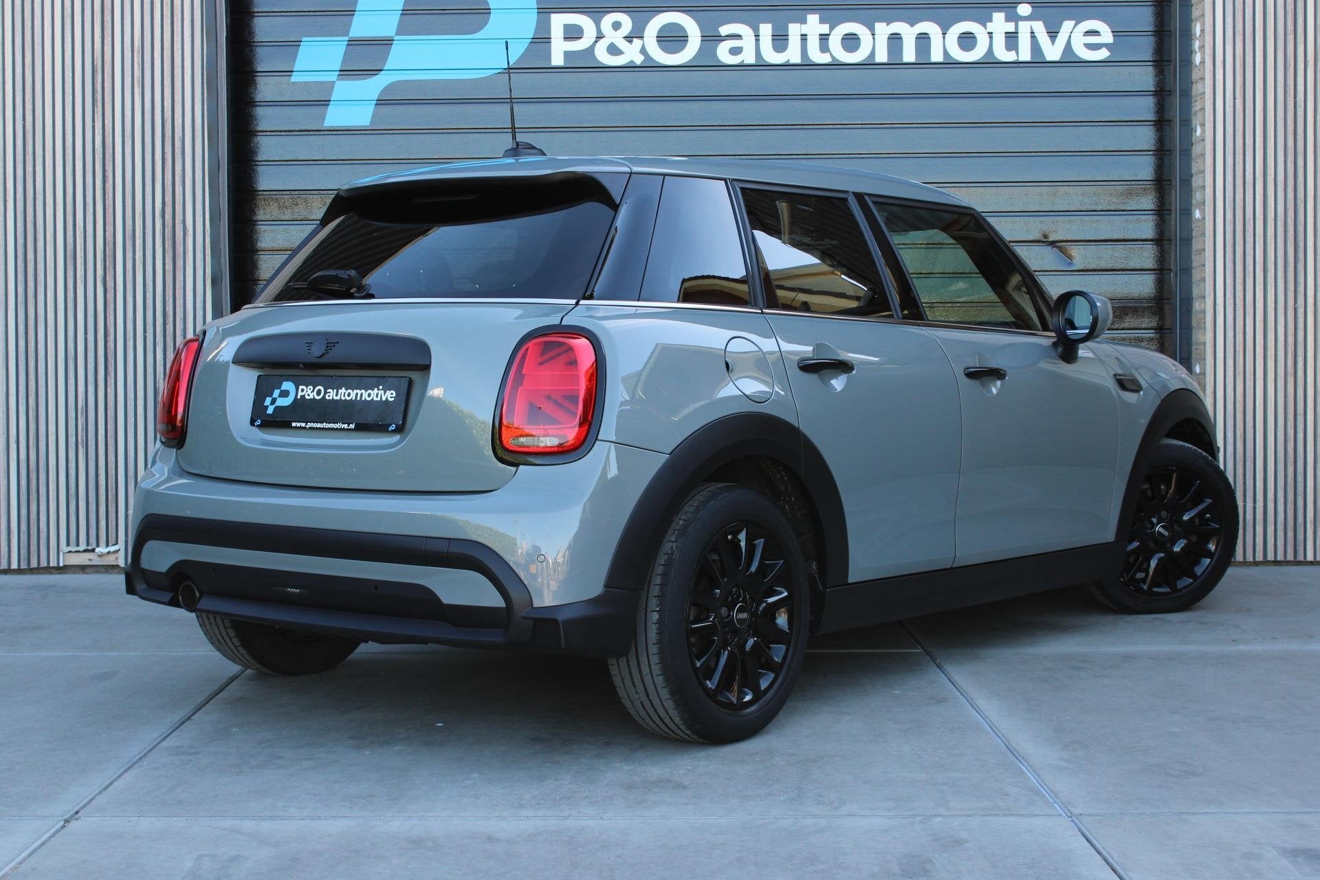 Mini 5-Deurs 1.5 One Classic Moonwalk | Stoelverw. | Camera, Auto's, Dealer onderhouden, Gebruikt, Zwart, Met garantie (alle)
