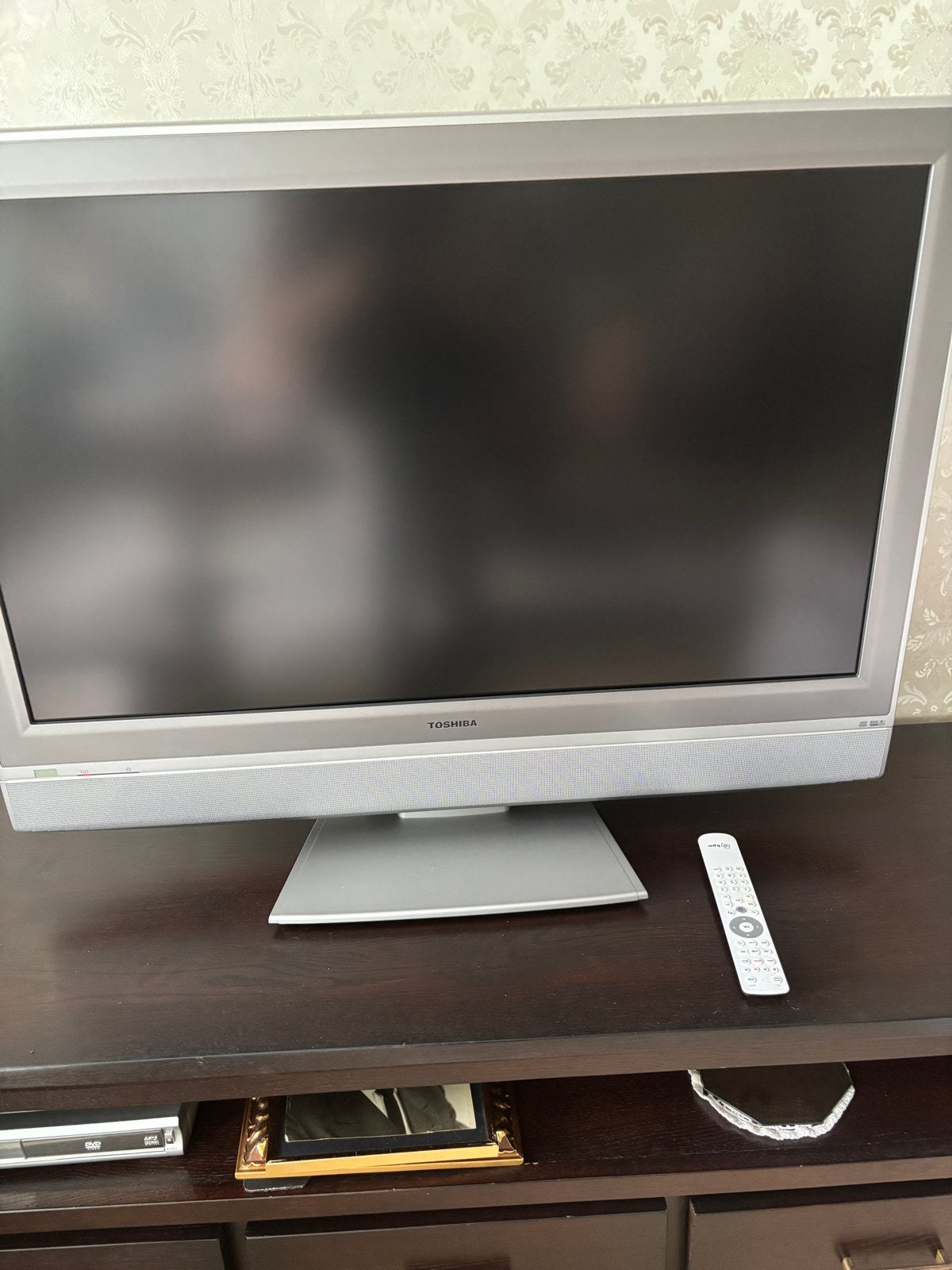 Toshiba LCD TV met afstandsbediening, 50 Hz, Ophalen of Verzenden, 60 tot 80 cm, Gebruikt