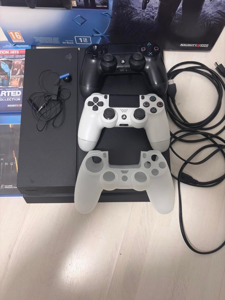 PS4 1TB + 2 Controllers + Games + Original Box, Ophalen of Verzenden, Zo goed als nieuw, Met 2 controllers, Original