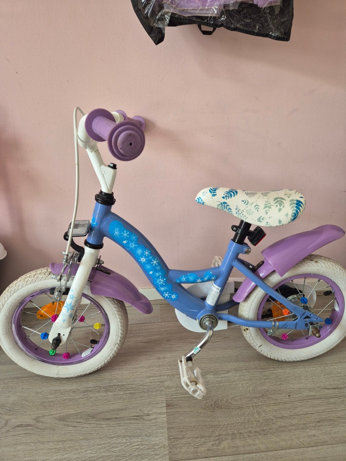 kinderfiets 12 inch frozen, Fietsen en Brommers, Fietsen | Kinderfietsjes, Ophalen, Terugtraprem, Zijwieltjes, Gebruikt