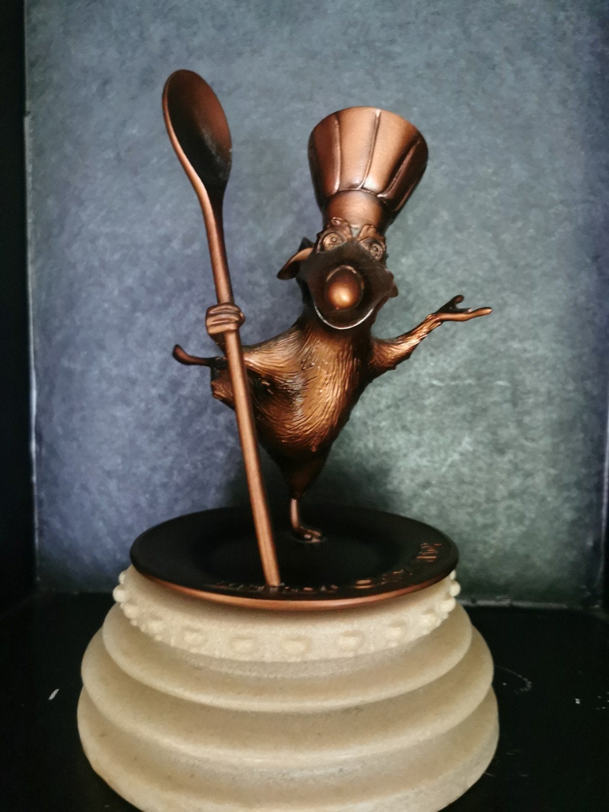Disney Pixar Ratatouille Remy Beeldje - Disneyland Parijs, Verzamelen, Ophalen of Verzenden, Overige figuren, Zo goed als nieuw