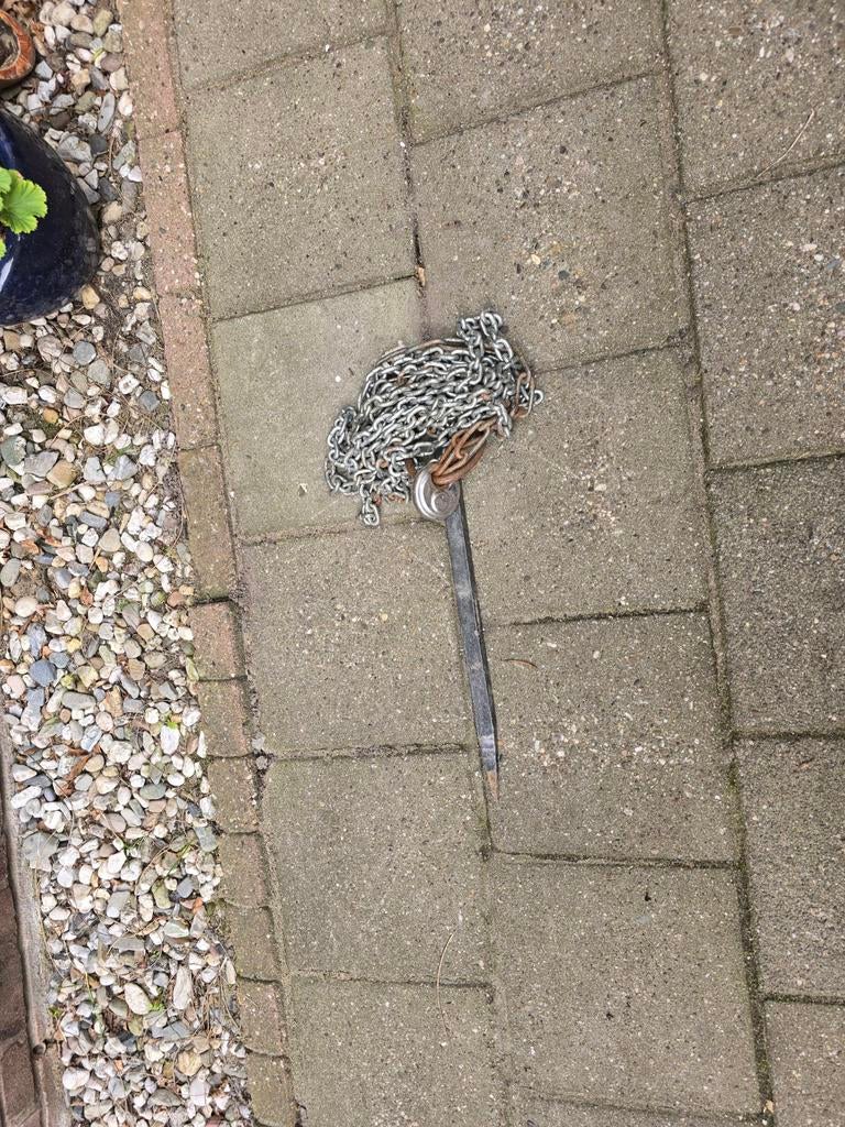 Ketting  met spit, Ophalen of Verzenden, Beton, Overige typen