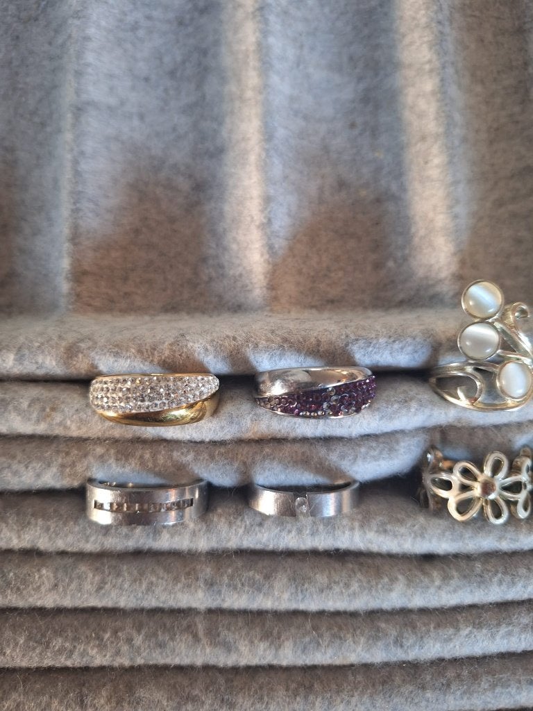 Partij ringen – 6 stuks met steentjes - maat 17,5 , 18, 18,5, Sieraden, Tassen en Uiterlijk, Overige materialen, Gebruikt, Overige kleuren