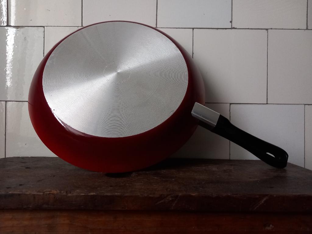 rode tefal pan koekenpan hapjespan vintage maar nieuw Ø 30, Huis en Inrichting, Keuken | Potten en Pannen, Ophalen of Verzenden
