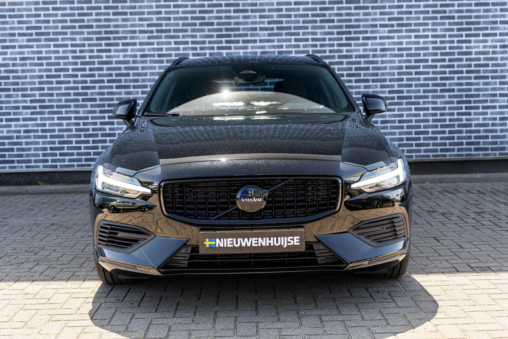 Volvo V60 T6 Plug-in hybrid AWD Essential | Google | Long Ra, Automaat, 12 maanden, Euro 6, 4 cilinders