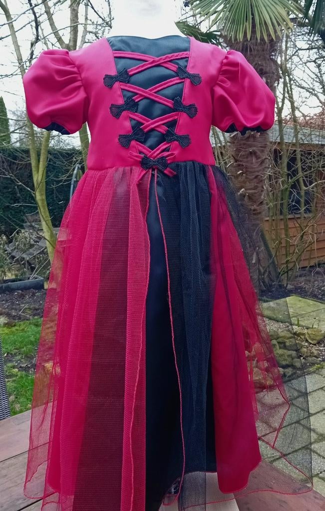 Rood/zwarte verkleedjurk met tule. NIEUW! Maat 110/116, Kinderen en Baby's, Ophalen of Verzenden, Nieuw, 110 t/m 116, Meisje