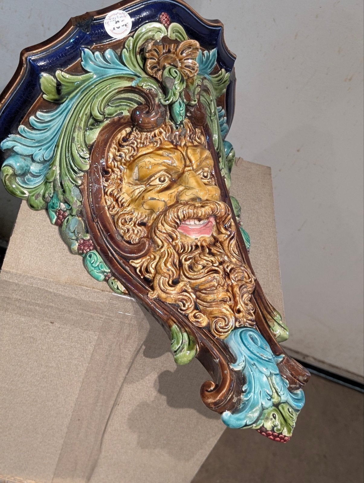 Antieke Franse majolica console 44 cm hoog €185., Ophalen
