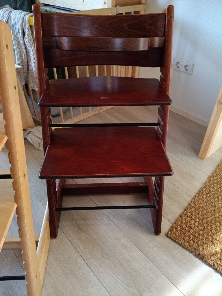 Stokke Tripp Trapp kinderstoel walnoot, Ophalen, Gebruikt, Meegroeistoel