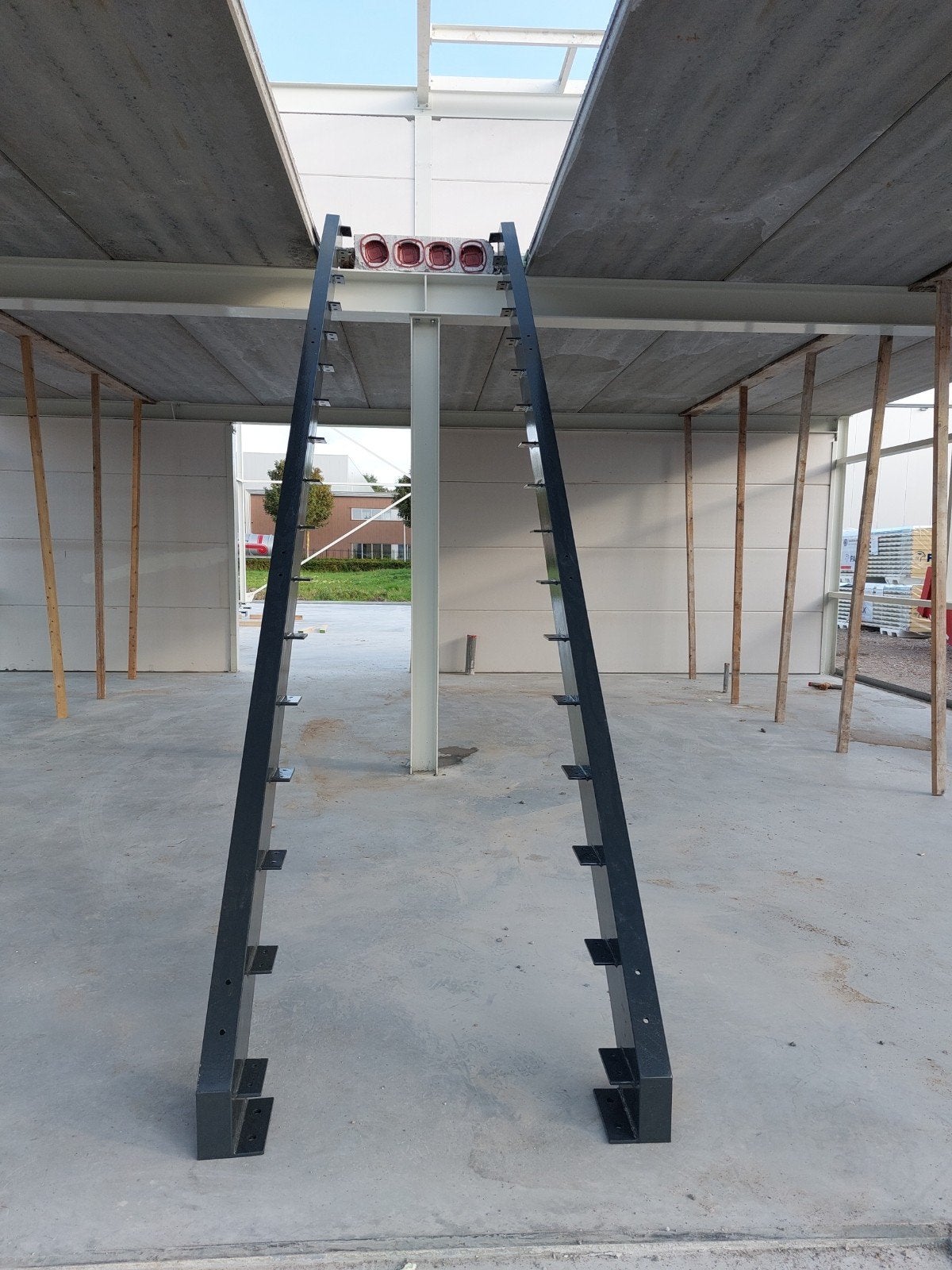 gezocht eiken of hardhouten traptreden minimaal 93x25x4 CM, Ophalen, Eiken, Minder dan 200 cm, Plank