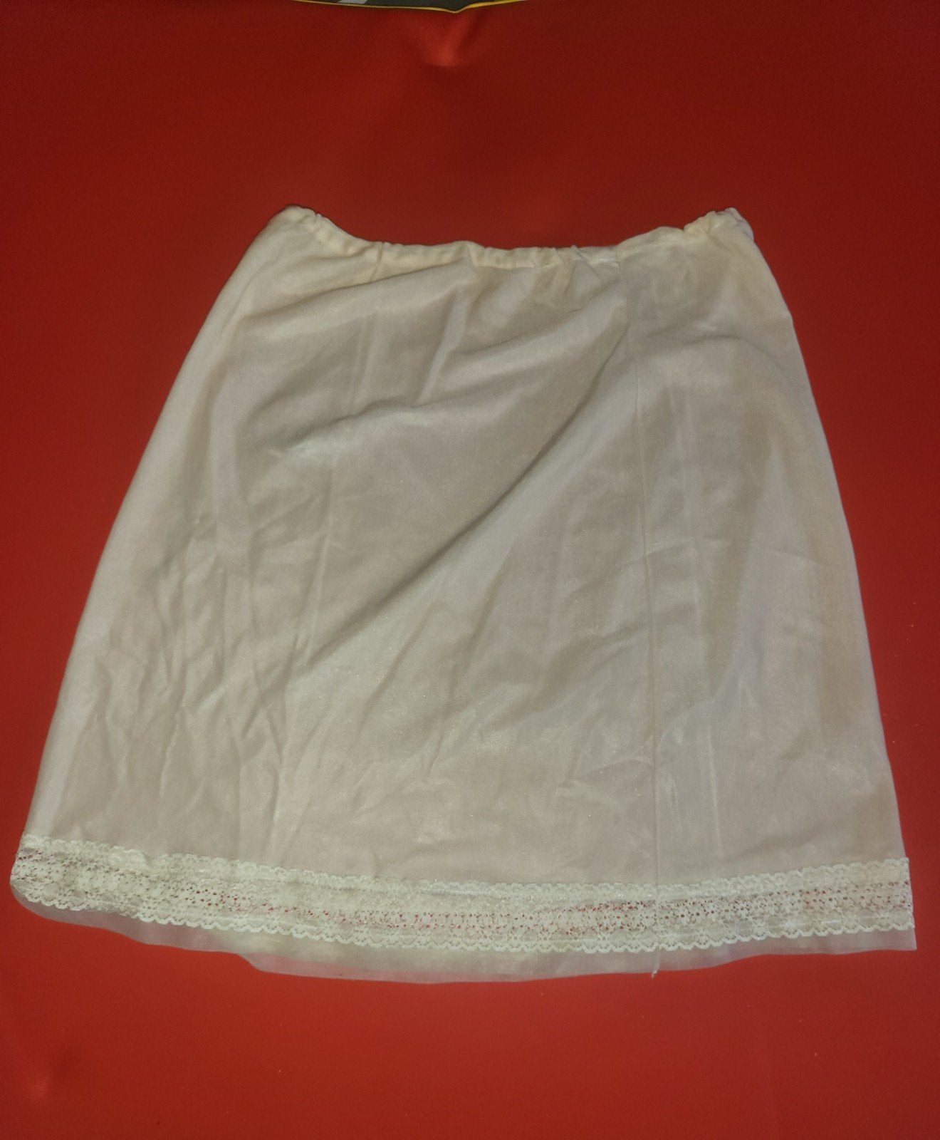 Crèmekleurige onderrok met kanten rand, Maat 38/40 (M), Verzenden, Beige, Gedragen