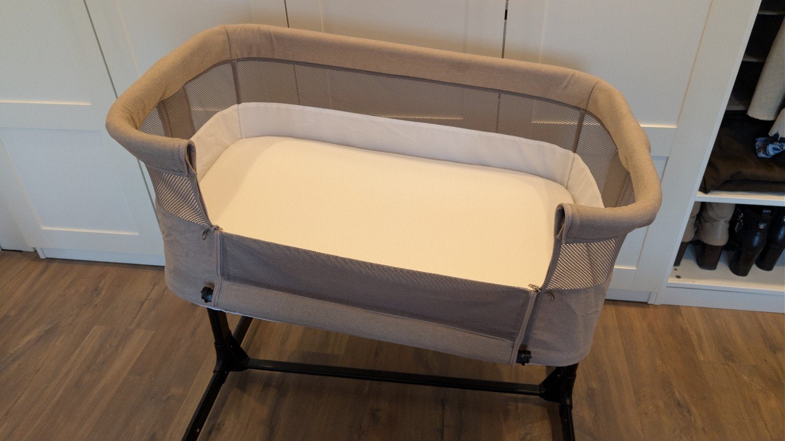 Novi Co-Sleeper / Wieg - Zo goed als nieuw, Ophalen, Zo goed als nieuw, Wieg