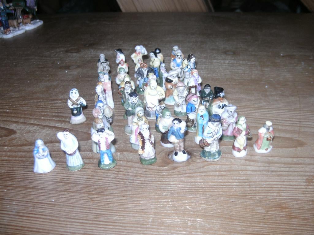 porseleinen stenen poppetjes kerstdorp treinstation vintage, Ophalen of Verzenden