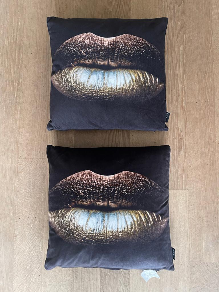 NIEUW! UNIQUE Velours Kussens met Gouden Lippen - BOMONT, Ophalen of Verzenden, Nieuw, Zwart, Vierkant