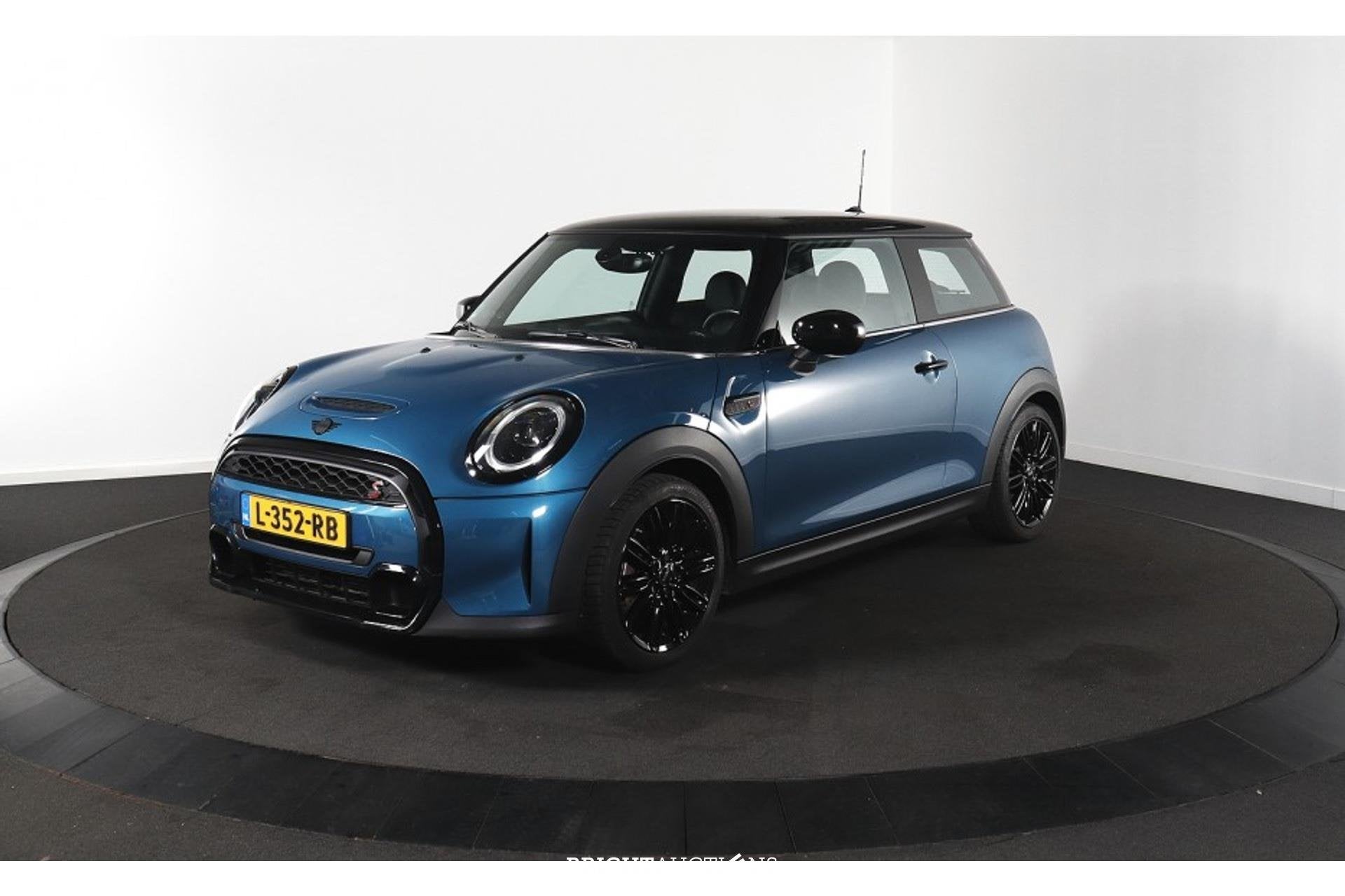 MINI Cooper S Mini 2.0 Classic (bj 2021), Auto's, Gebruikt, 4 cilinders, Bedrijf, Cooper S