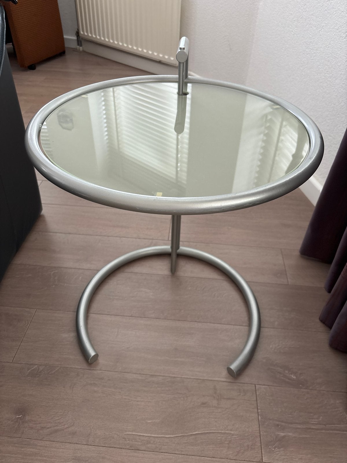Ronde Classicon bijzettafel met glazen blad en metalen frame, Minder dan 55 cm, Gebruikt, Rond, Glas