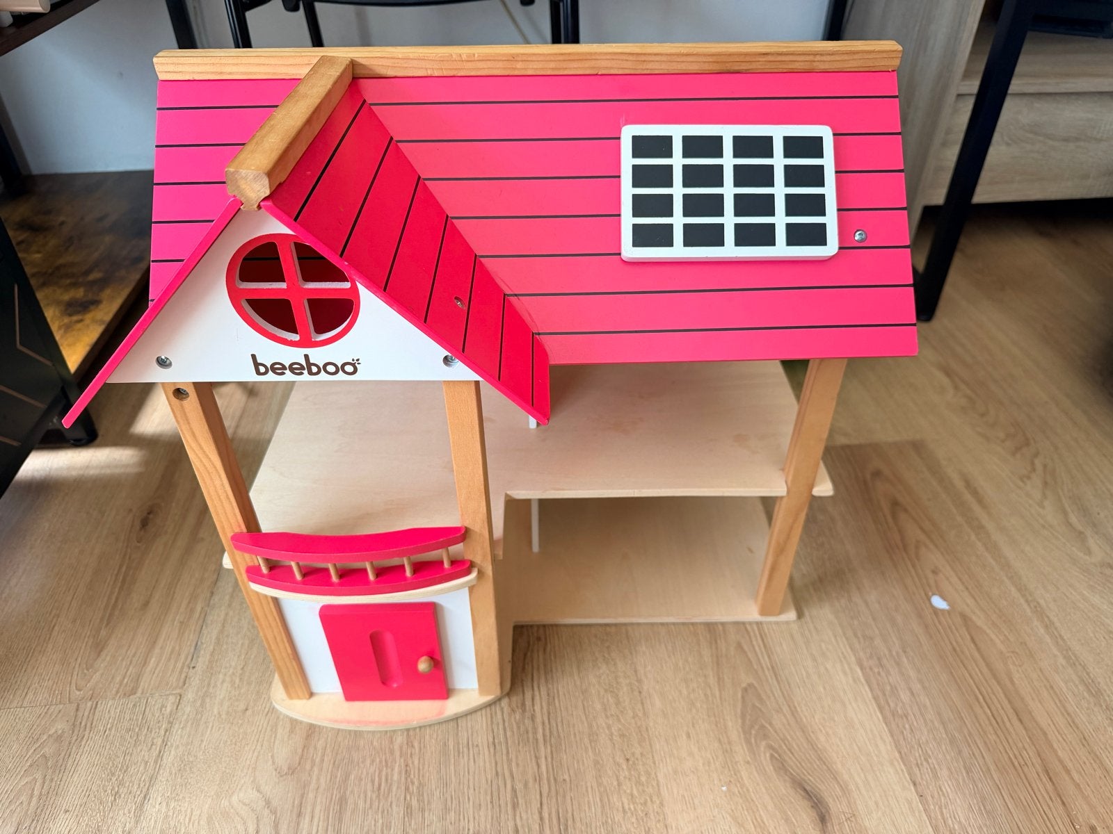 Beebee Poppenhuis met meubels, Kinderen en Baby's, Speelgoed | Poppenhuizen, Ophalen, Gebruikt, Poppenhuis