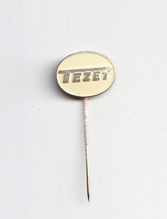 volmetaal speld TEZET kampeerwagens, Uiterburen, Verzamelen, Ophalen of Verzenden, Overige onderwerpen, Speldje of Pin