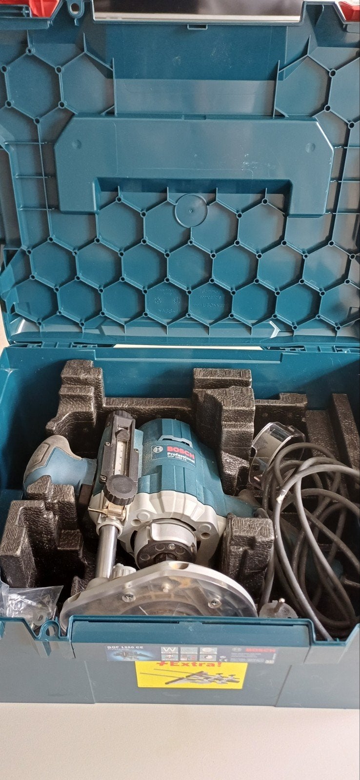 Bosch bovenfrees gof1250 ce met veel accessoires, Doe-het-zelf en Verbouw, Ophalen, Zo goed als nieuw, Bovenfrees, Bosch
