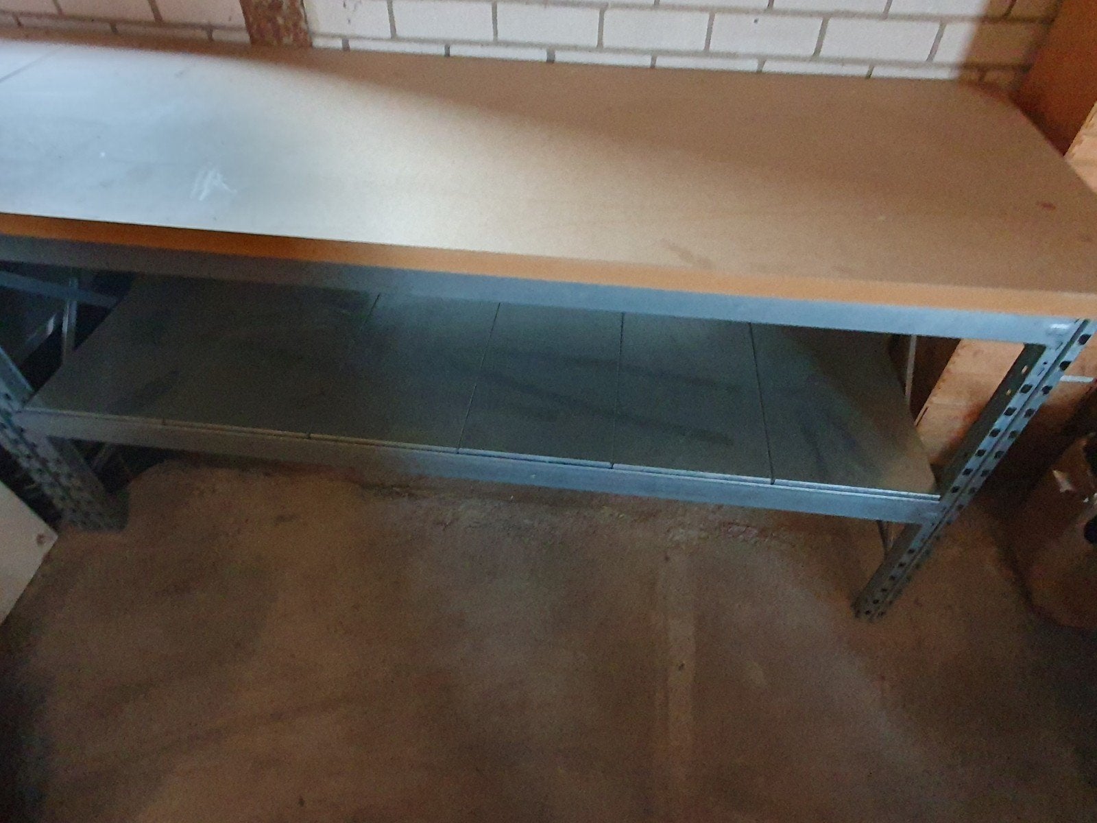 Robuuste werkbank 195x75cm met onderblad - Zo goed als nieuw, Doe-het-zelf en Verbouw, Werkbanken, Ophalen