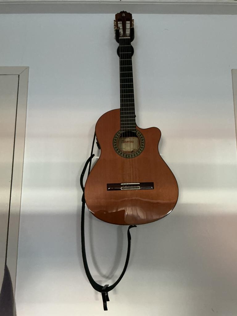 Alhambra gitaar 5P CW E8 (cutaway), Ophalen, Zo goed als nieuw, Klassieke of Spaanse gitaar