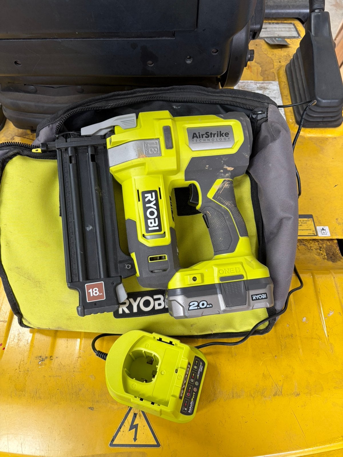Robi tacker op accu 18 gauge, Ophalen of Verzenden, Zo goed als nieuw