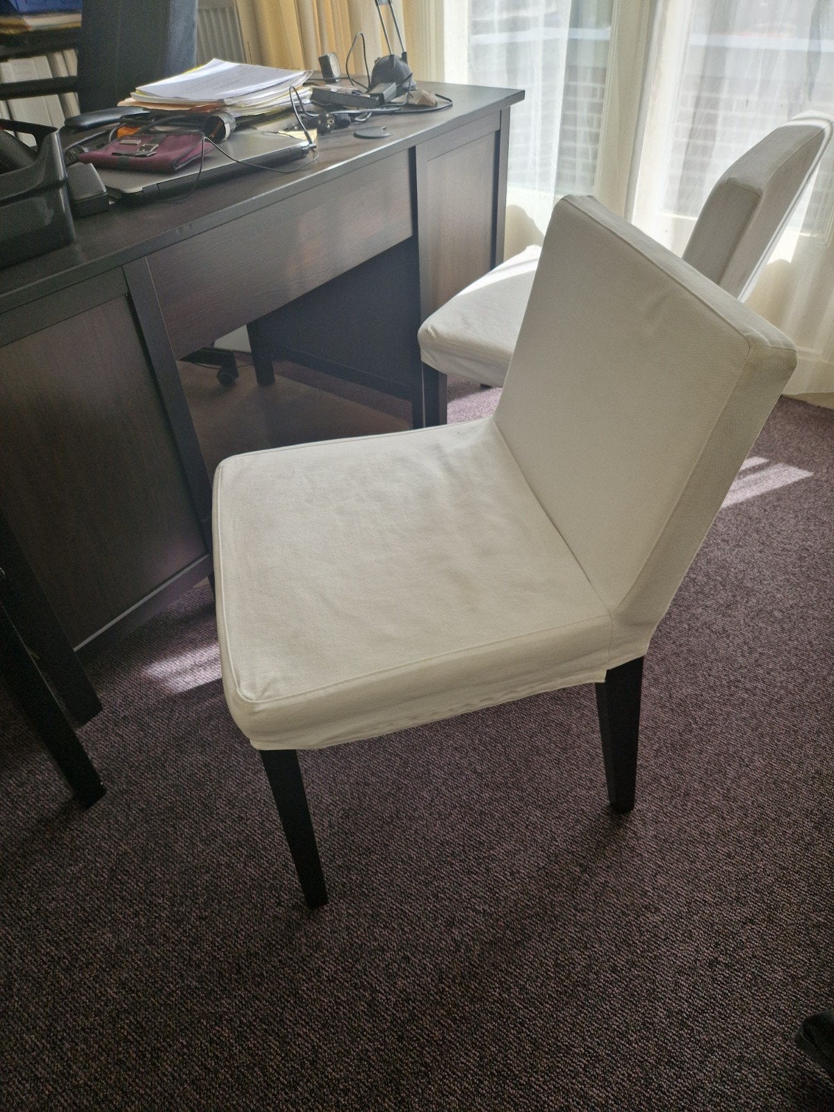 Twee IKEA stoelen met witte hoezen, Gebruikt, Twee, Wit, Ophalen of Verzenden