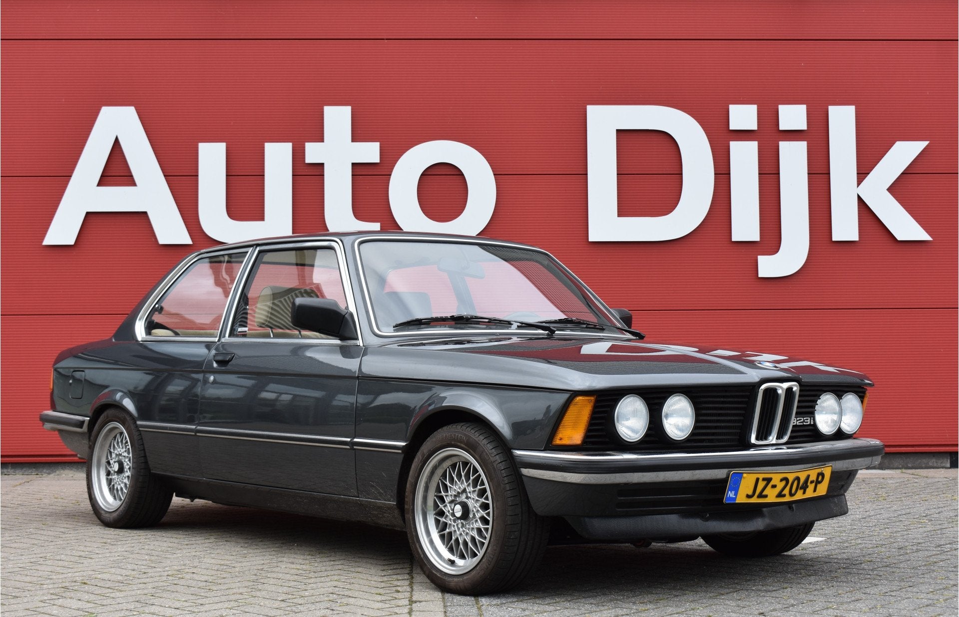 BMW 3-serie 323i Uniek! | Top gerestaureerd | Volledige docu, Auto's, Beige, 2300 cc, Bedrijf, Handgeschakeld