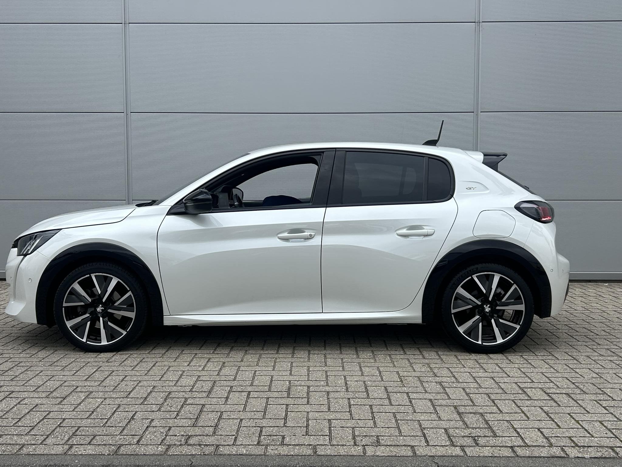 Peugeot 208 1.2 PureTech GT Pack | Camera | Adaptieve Cruise, Automaat, Wit, Benzine, Peugeot