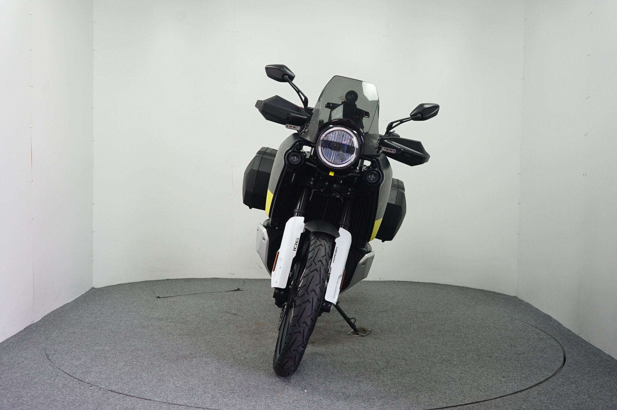 Husqvarna Norden 901 (bj 2022), Handvatverwarming, Meer dan 35 kW, Toermotor, Gebruikt