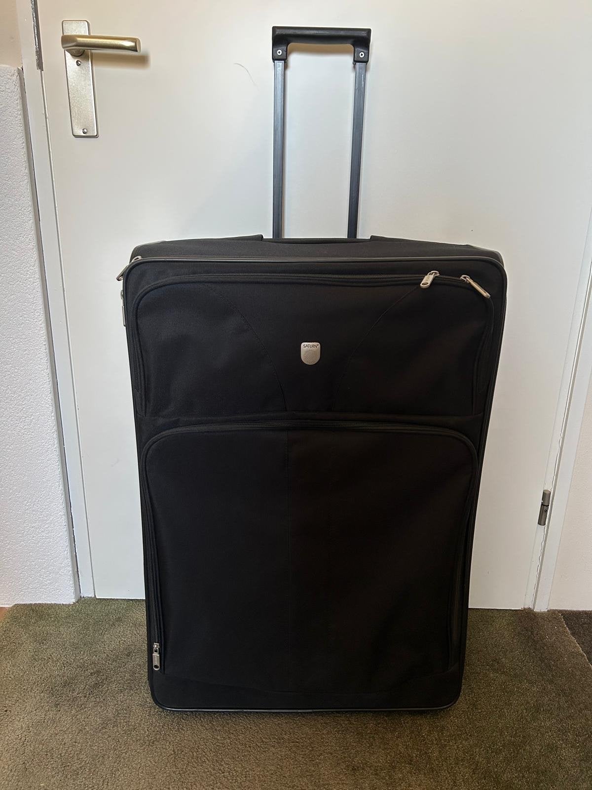Extra grote zwarte Saturn koffer met wieltjes, Ophalen, 30 cm of meer, Gebruikt, Zwart